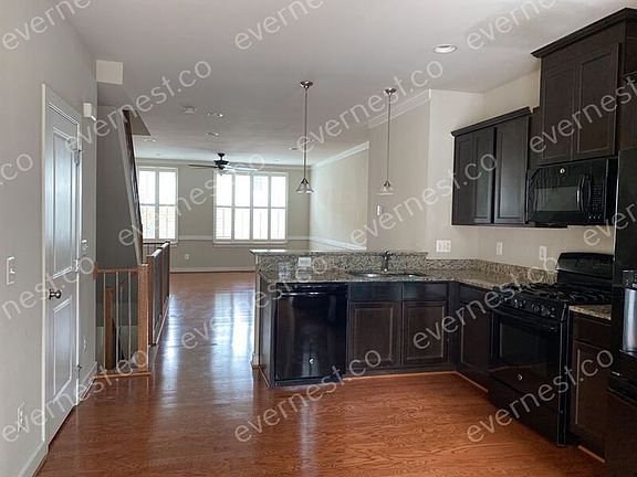 5th image of 210 Shamrock Dr