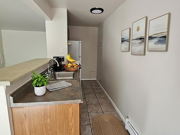 3rd image of 1225 Yosemite St APT 6
