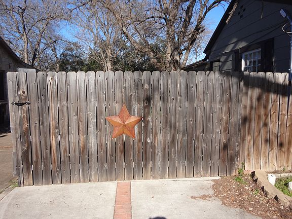 3rd image of 575 Willow Ave