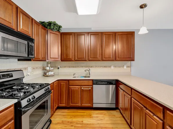 102-20 Rockaway Beach Boulevard image 6 of 32