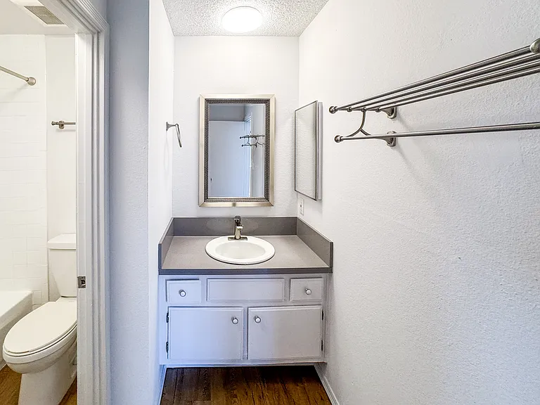 5229 Cartwright Ave — Photo 7