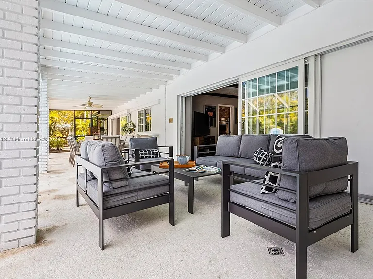 10130 SW 70th Ave — Photo 52