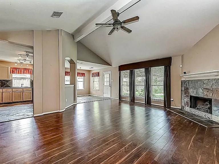 2910 Huntington Way — Photo 4