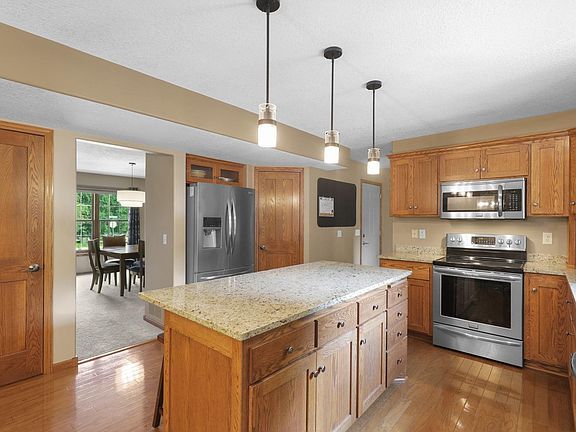 3rd image of 12866 195th Ave NW
