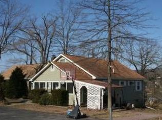 328 Petticoat Ln, Bloomingburg, NY 12721