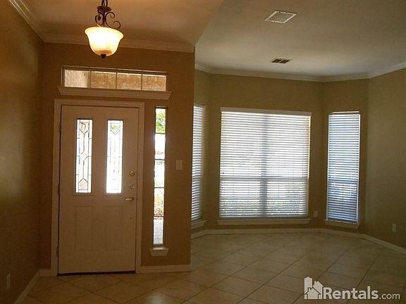 3rd image of 1101 Royal Oaks Dr
