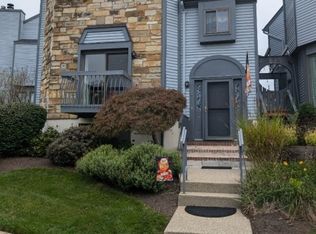 4 Delbarton Ct, Hackettstown, NJ 07840