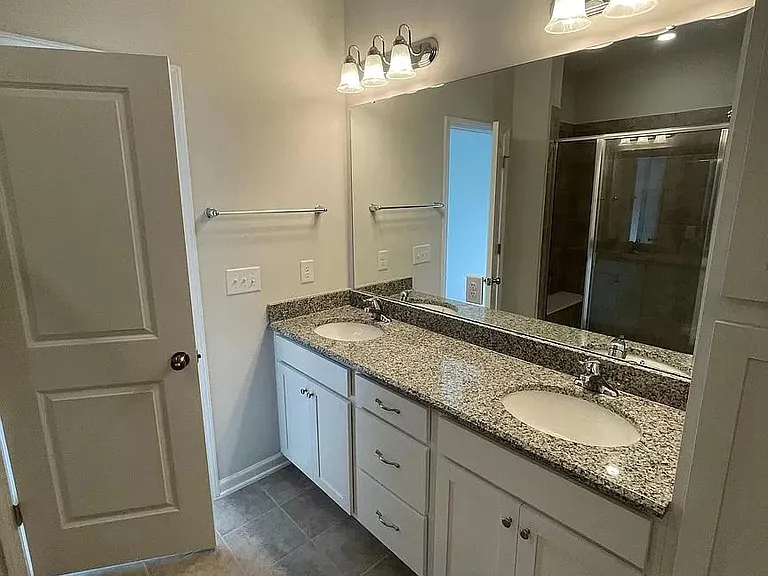 1049 Islip Pl — Photo 9