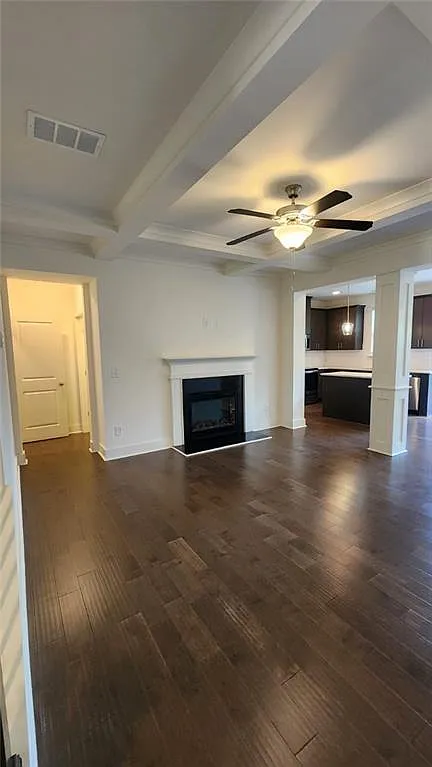 3 bed, 2.5 bath, 1818 sqft, $2,100 — Photo 4