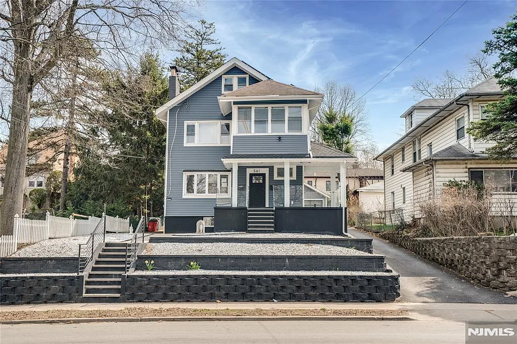 561 Grand Ave photo 1