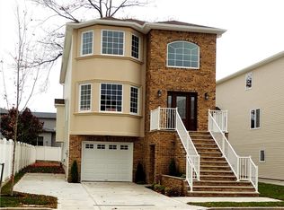 36 Dawn Ct, Staten Island, NY 10307