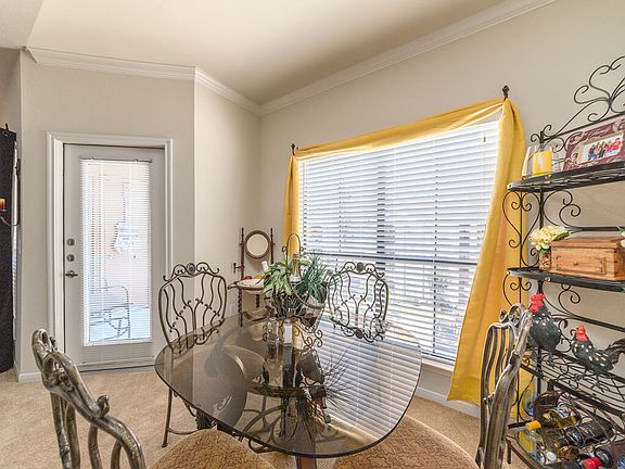 Custom features like crown molding