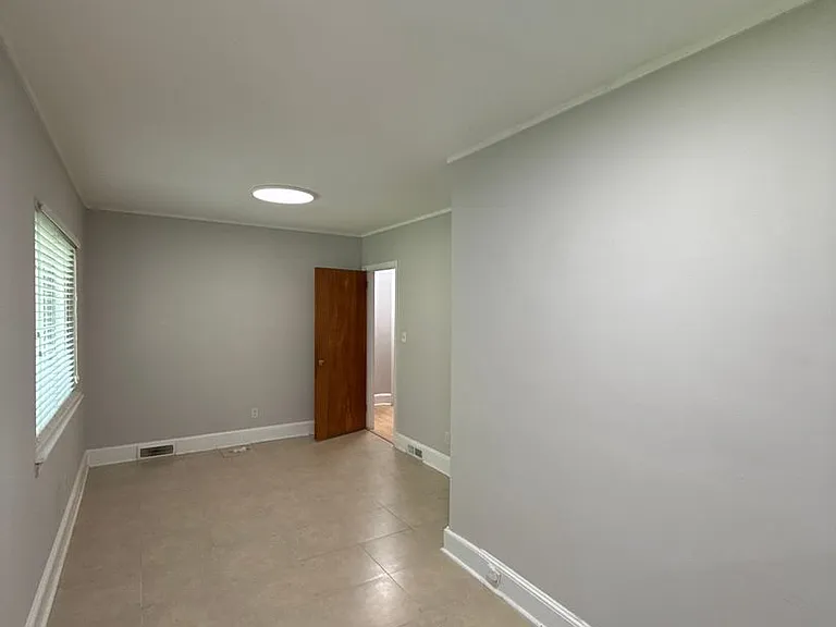 932 Hickory Nut St — Photo 10