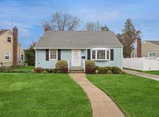 8 Jamaica Ave, Plainview, NY 11803