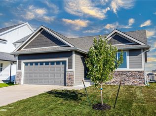 18203 Alpine Dr, Clive, IA 50325