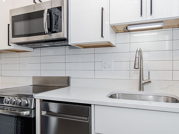 5th image of 7645 N Sheridan Rd #213