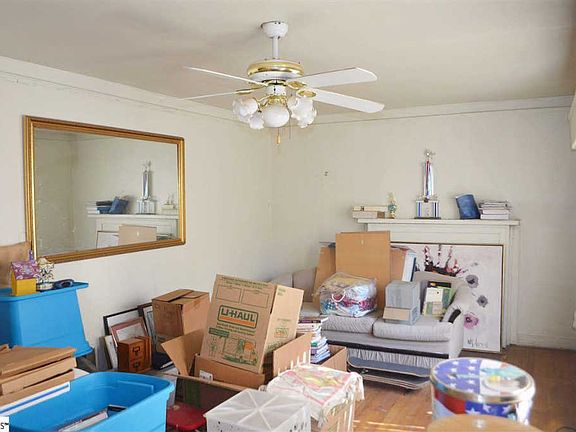 4th image of 6 Maudie St