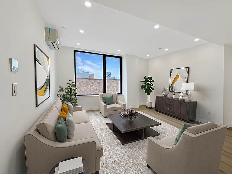 321 Franklin Ave #4C — Photo 1