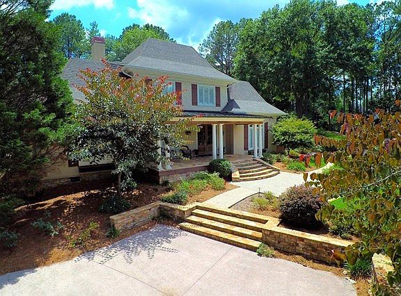 2nd image of 124 Fairway Dr