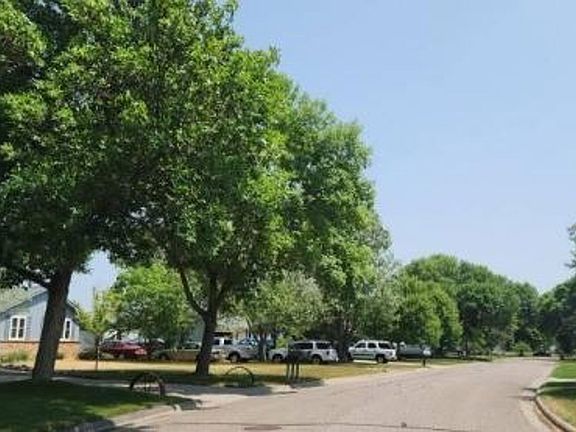 Exterior Neighborhood (street photo)