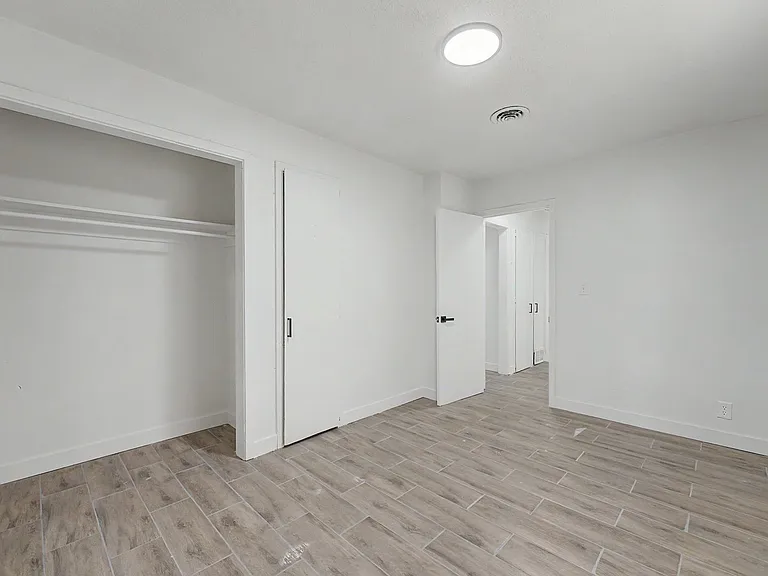 3326 E Marshal Apartments — Photo 21