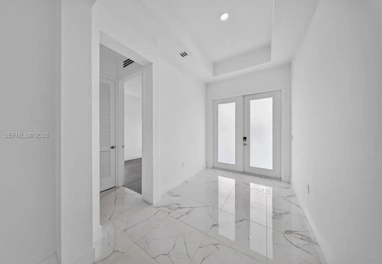 5 bed, 3350 sqft, $13,900 — Photo 3