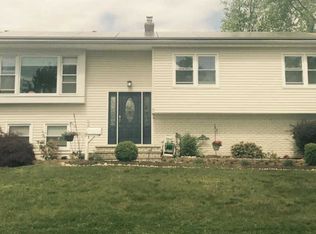 5 Mohawk Dr, Matawan, NJ 07747