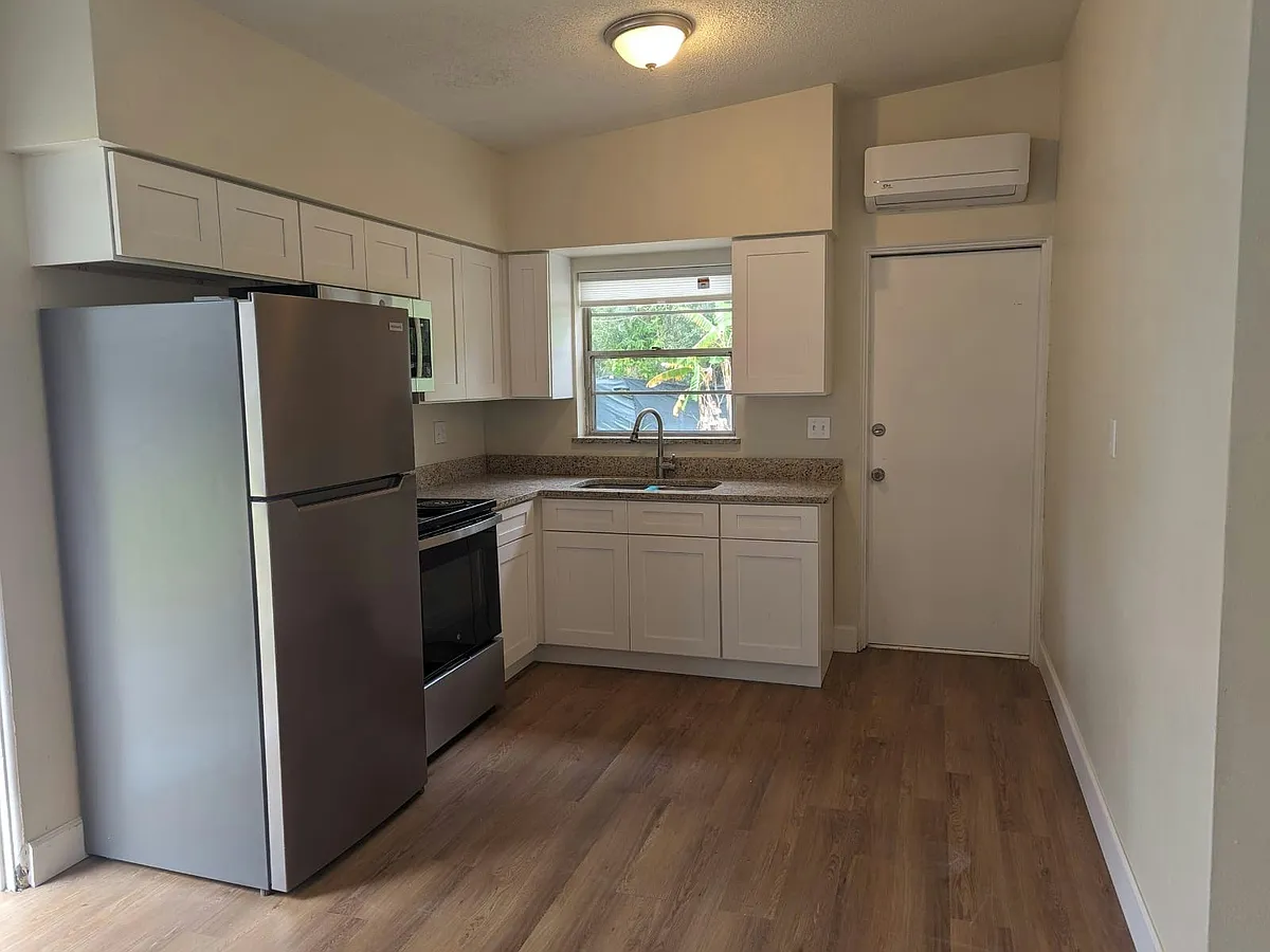 Kitchen - 1123 S Lee Ave #REAR