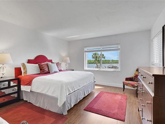 4th image of 305 Goodlette-Frank RD S #C304