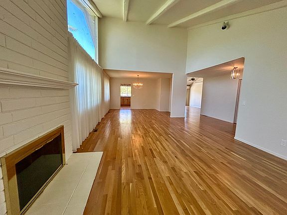 3rd image of 266 Valley Oaks Dr