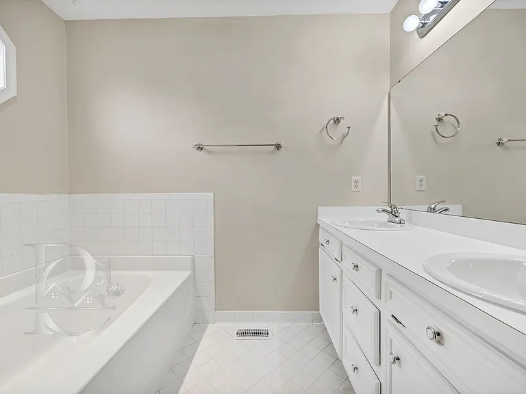 232 Autumnview Ct — Photo 18