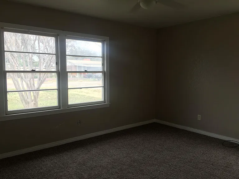 2317 College St — Photo 15