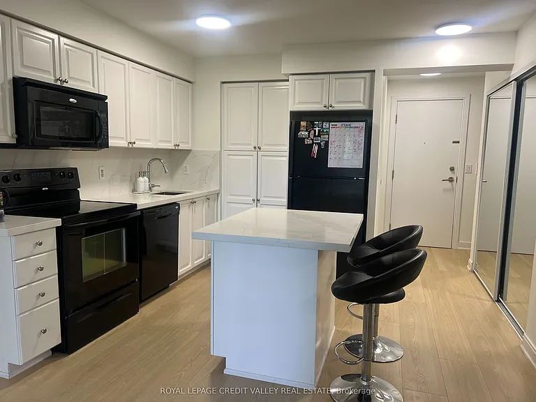 330 Burnhamthorpe Rd W #408 — Photo 9