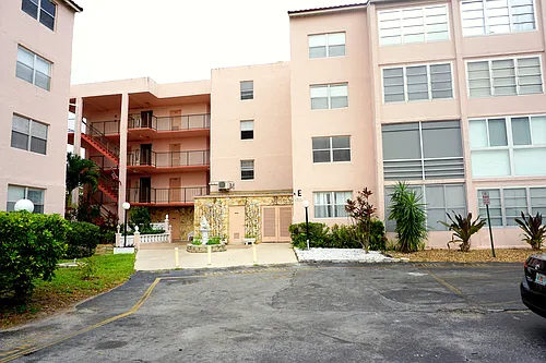 2851 Somerset Dr #27 Photo 1