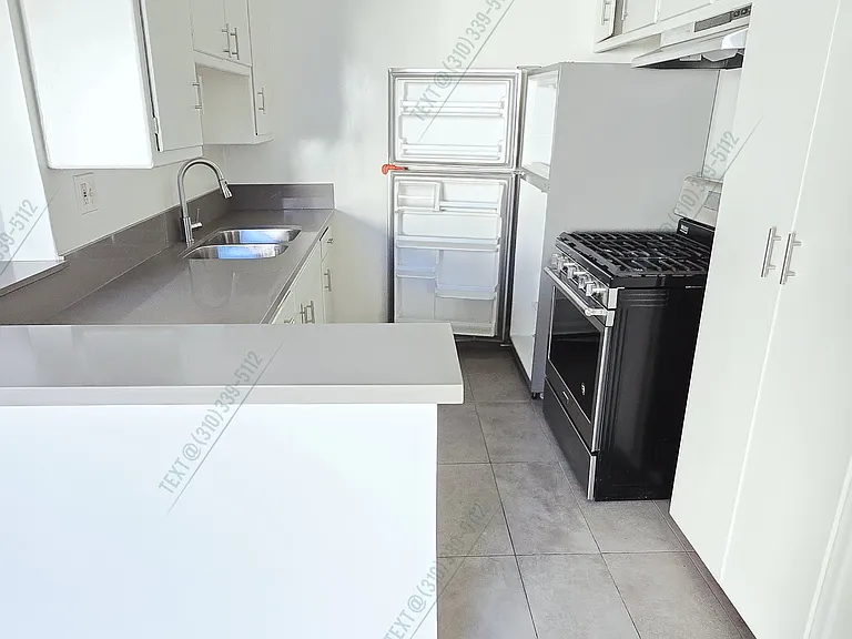 1501 Beloit Ave #10 — Photo 8