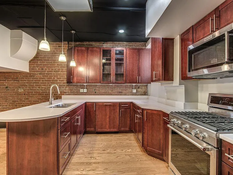 1033 Beacon St #B — Photo 2