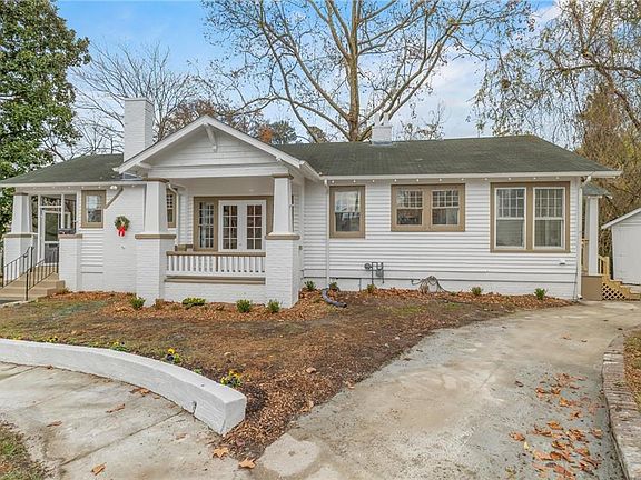 2nd image of 121 Oakdale Terrace