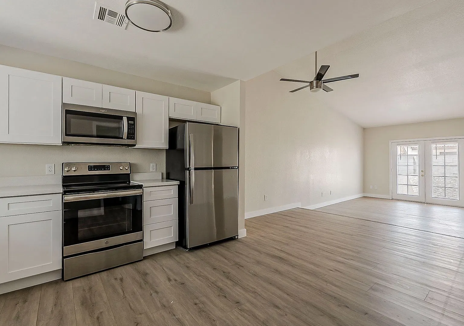 Remodeled 3 Bedroom 2 Bathroom in Central Phoenix!! — Photo 2