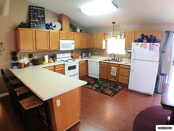 4th image of 290 Nicole Dr