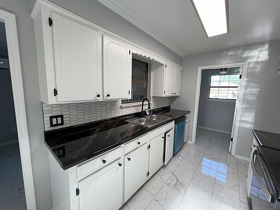 5th image of 4810 General Bragg Dr