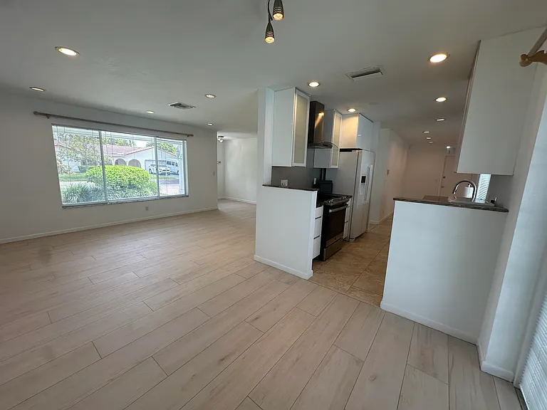11261 NW 42nd St — Photo 7