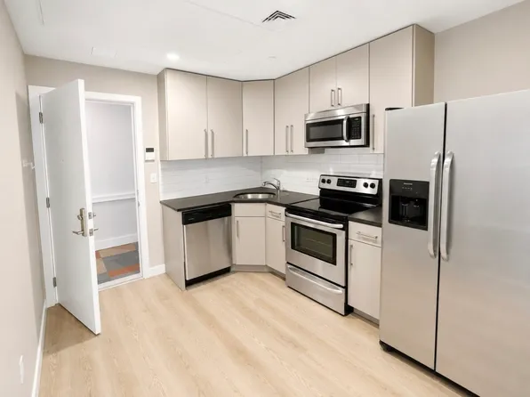 32 S Huntington Ave #201, Jamaica Plain, MA 02130