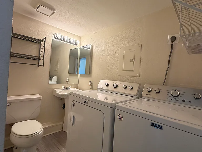 Downstairs 1/2 Bath & Washer/Dryer