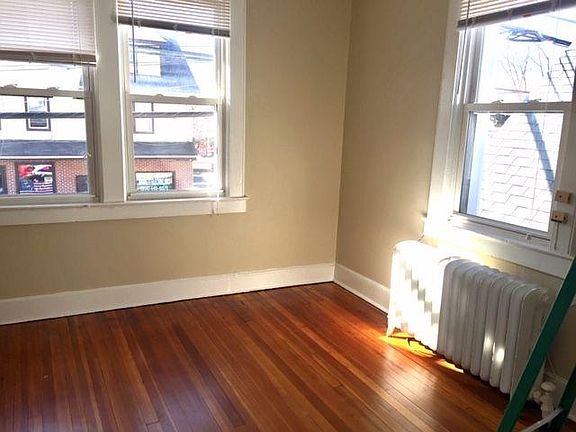 5th image of 388 Elwood Ave