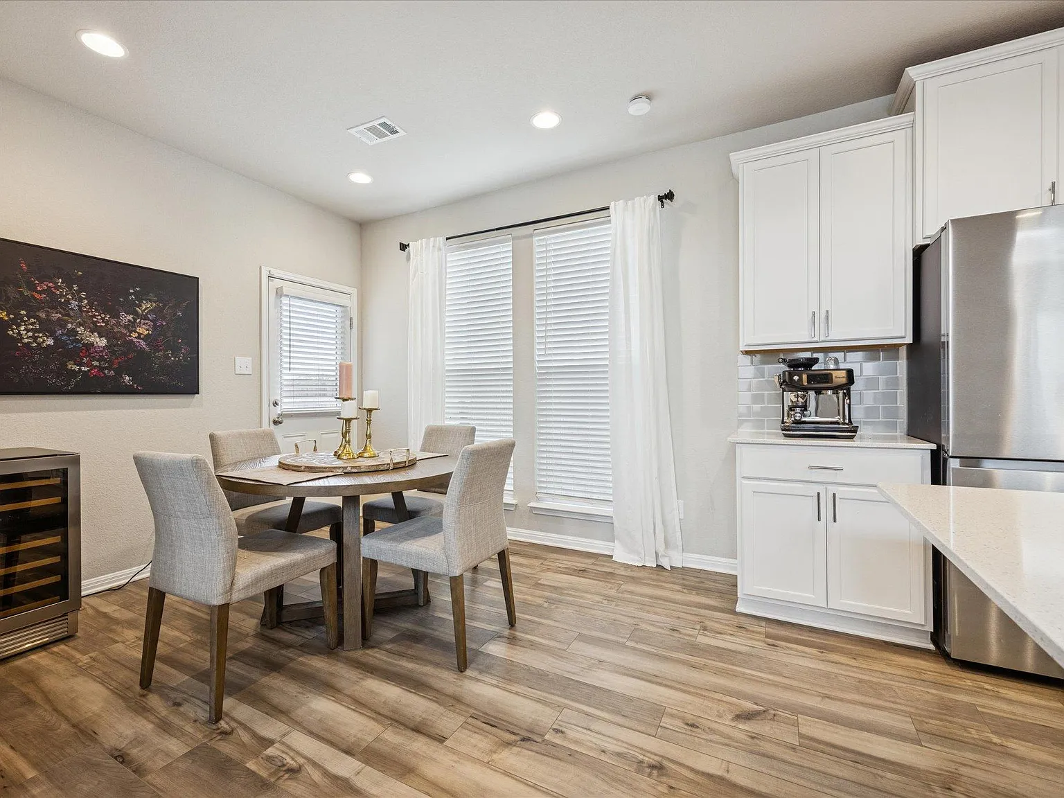 4 bed, 3.5 bath, 2512 sqft, $3,400 — Photo 3