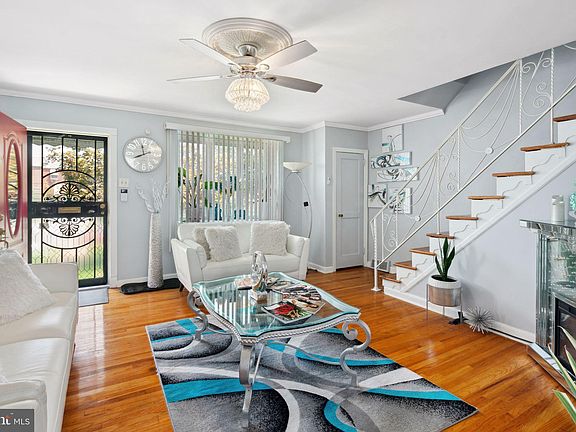 3rd image of 2204 Longshore Ave