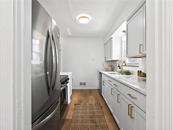 3rd image of 1243 Ridgeview Ave