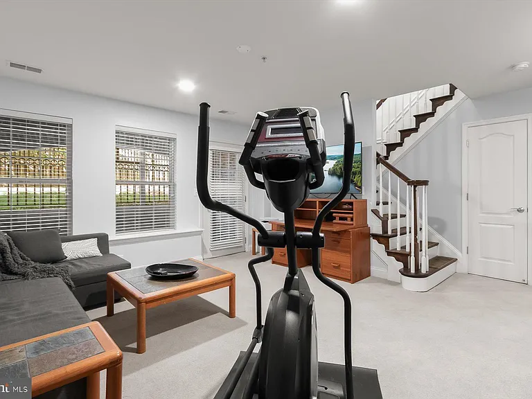 7207 Phelps Hill Ct — Photo 39