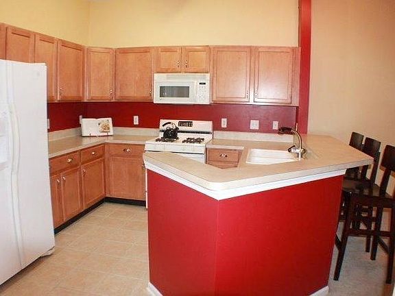 4th image of 2820 S Knightsbridge Cir #107