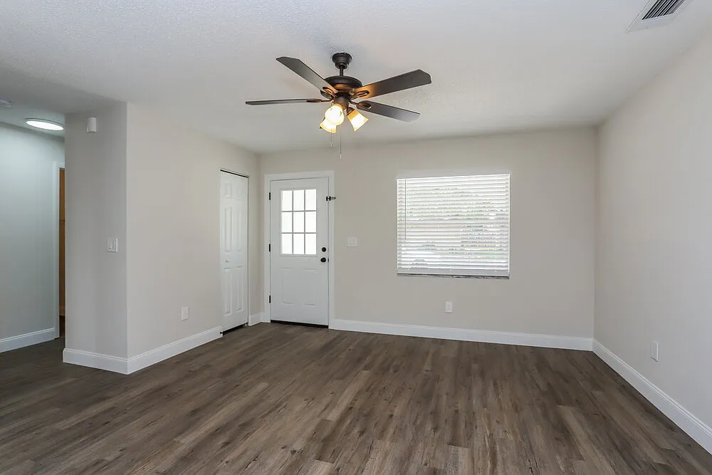 3 bed, 2.0 bath, 1157 sqft, $2,115 — Photo 3